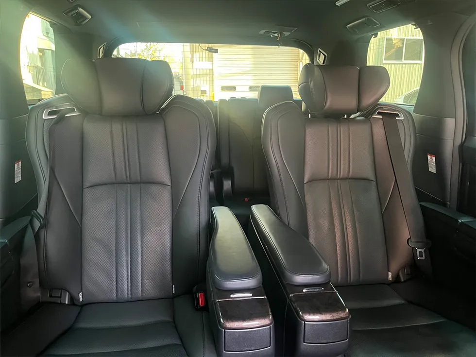 Side view of 30 Series Executive Lounge seats