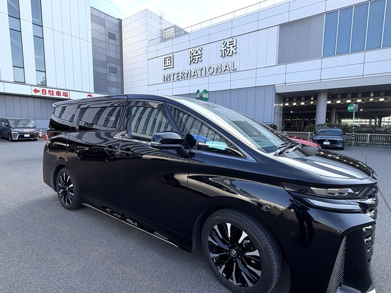 Toyota Alphard private transfer waiting at New Chitose Airport International Terminal