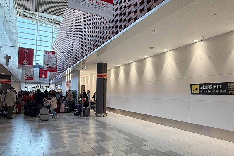 Image of a meet-and-greet service holding a name board at the ANA arrival gate