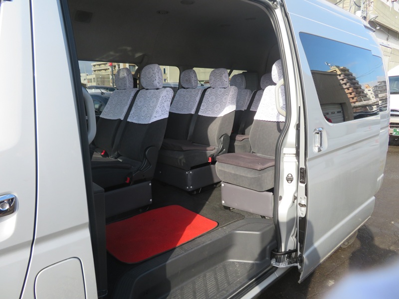 ハイエース ジャンボタクシーの車内シート配置イメージ