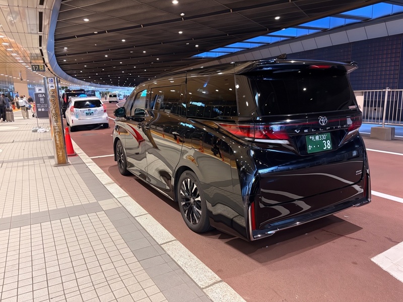 Luxury private hire Toyota Alphard and Vellfire waiting at taxi stand No. 18, New Chitose Airport Domestic Terminal